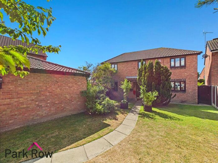 4 Bedroom Detached House For Sale In Pasture Way, Sherburn In Elmet, Leeds, LS25