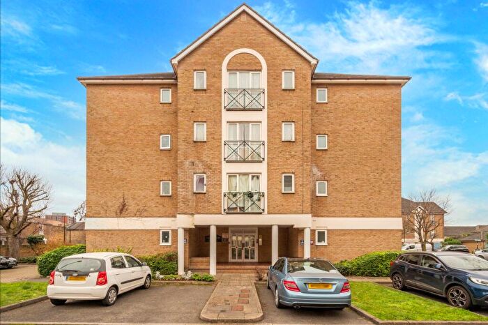Flat To Rent In Glastonbury Court, Farrow Lane, SE14