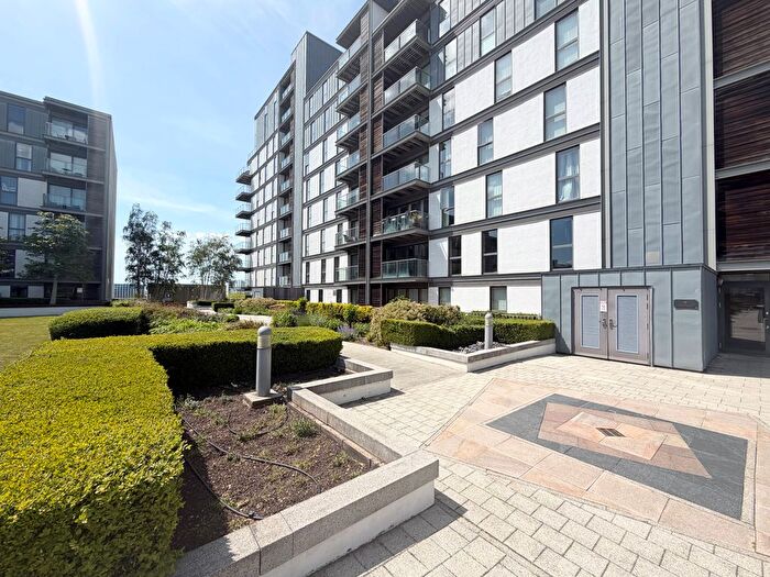 3 Bedroom Flat To Rent In Merrivale Mews, Milton Keynes, MK9