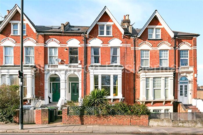2 Bedroom Apartment For Sale In Endymion Road, Finsbury Park, London, N4