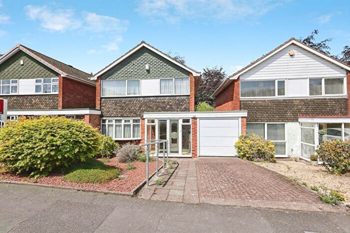 3 Bedroom Detached House For Sale In Woodbury Road, Halesowen, B62