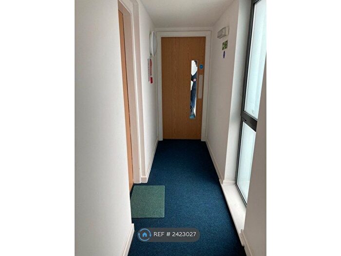 1 Bedroom Flat To Rent In Manygates Park, Wakefield, WF1