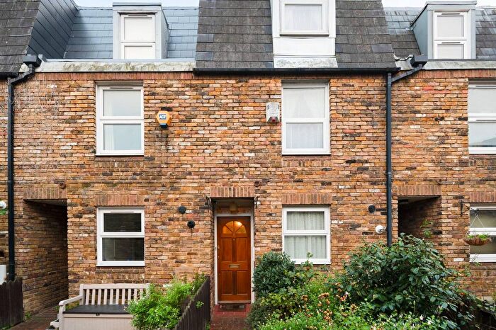 3 Bedroom Terraced House For Sale In Rosetta Close, Stockwell, London, SW8