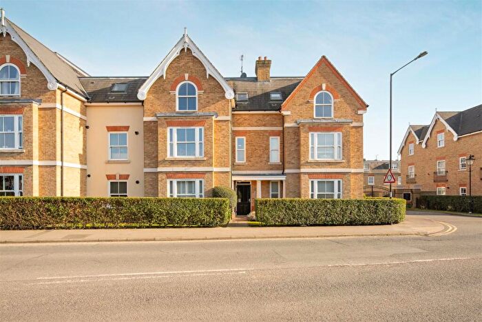 3 Bedroom Apartment For Sale In Greenwich Court, Windsor, SL4