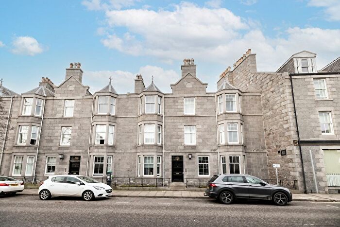 2 Bedroom Flat To Rent In Whitehall Place, Aberdeen, Aberdeenshire, AB25
