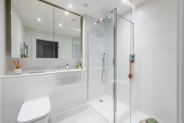 1 Bedroom Apartment For Sale In Park Rise, Sunrise Avenue, Hornchurch, RM12