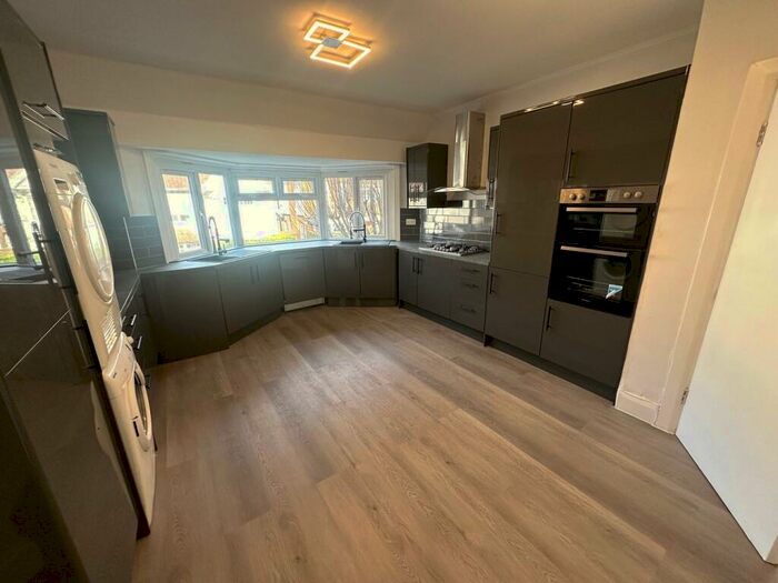 5 Bedroom Duplex To Rent In St Johns Road, London, NW11