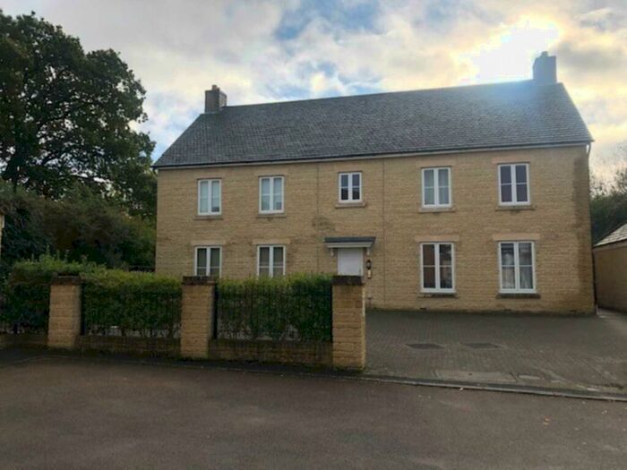 2 Bedroom Flat To Rent In Grey Lane, Witney, OX28