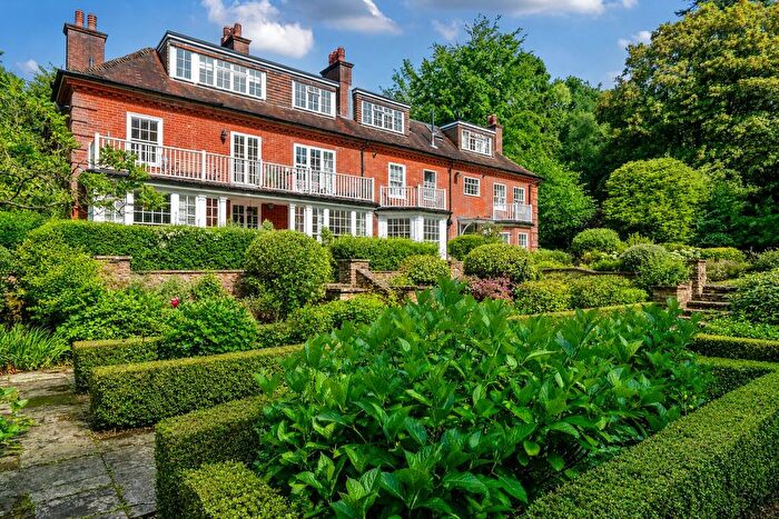 2 Bedroom Flat For Sale In Farnham Lane, Haslemere, GU27