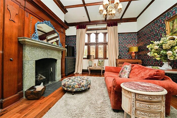 2 Bedroom Flat For Sale In Brockhampton Park, Brockhampton, GL54