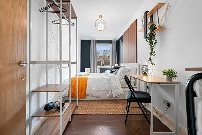 2 Bedroom Flat To Rent In Campbell Road, London, E3