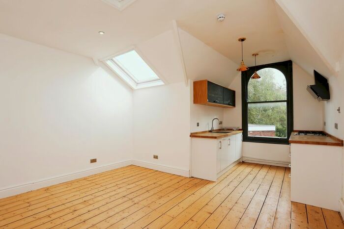 1 Bedroom Flat To Rent In Magdala Road, Nottingham, NG3