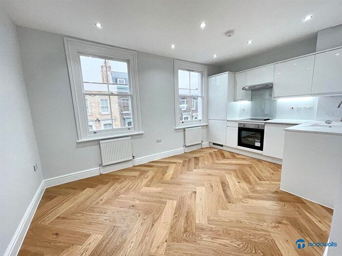 2 Bedroom Flat To Rent In Roman Road, Bow, E3