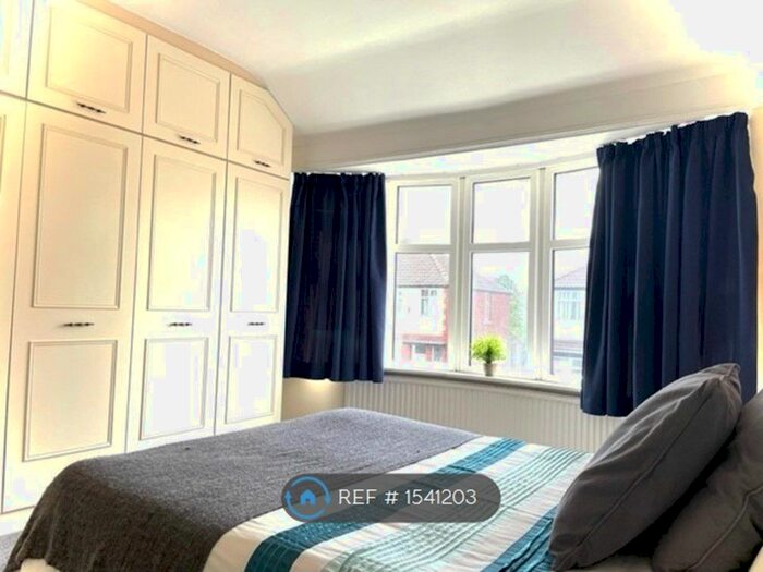 3 Bedroom Semi-Detached House To Rent In Victoria Road, Manchester, M14