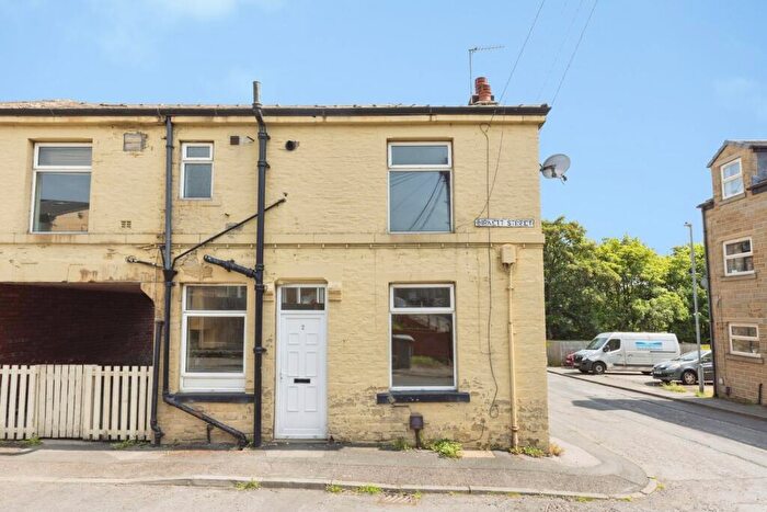 3 Bedroom Terraced House For Sale In Birkett Street, Cleckheaton, BD19