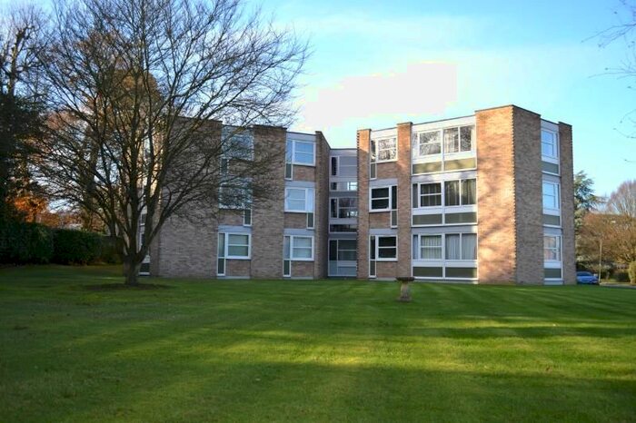 2 Bedroom Flat To Rent In Heathside, Hanger Hill, Weybridge, Surrey, KT13