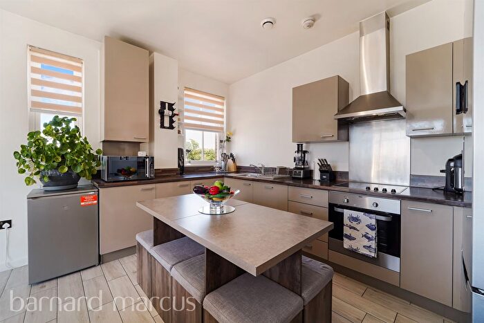 2 Bedroom Flat For Sale In Chambers Park Hill, London, SW20