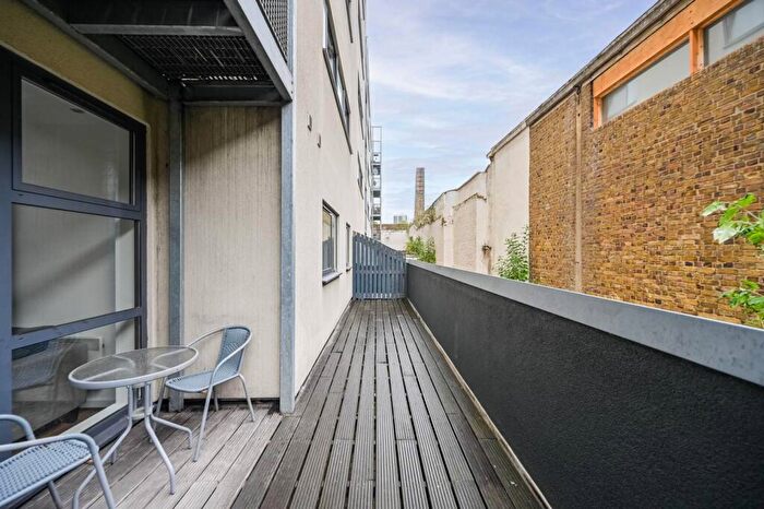 2 Bedroom Flat To Rent In Carmine Wharf, Limehouse, London, E14