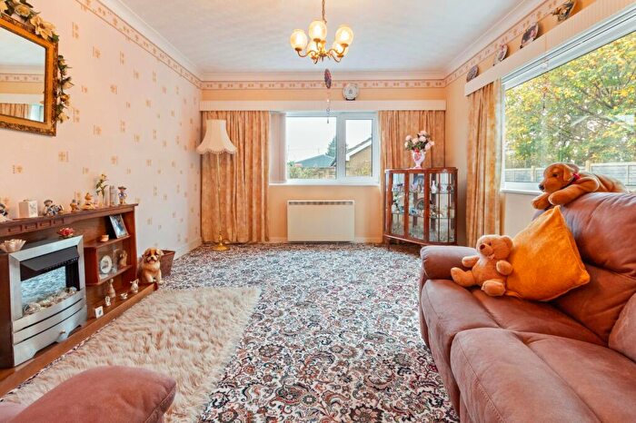 3 Bedroom Bungalow For Sale In Kings Avenue, Brigg, North Lincolnshire, DN20