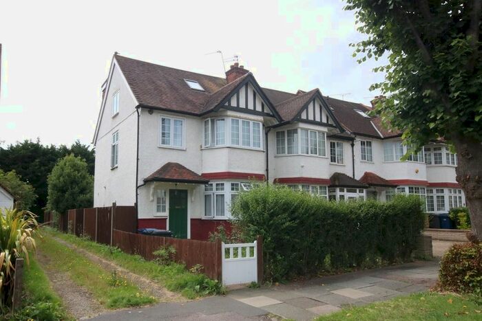 4 Bedroom End Of Terrace House To Rent In Mayfield Avenue, North Finchley, N12