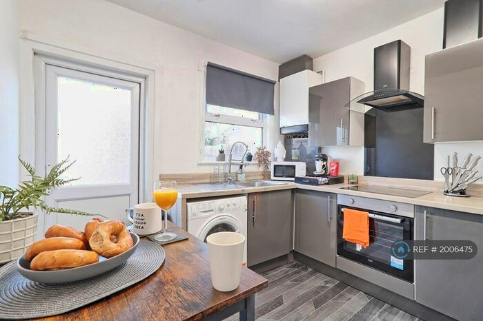 4 Bedroom Semi-Detached House To Rent In North Road, Westcliff-On-Sea, SS0