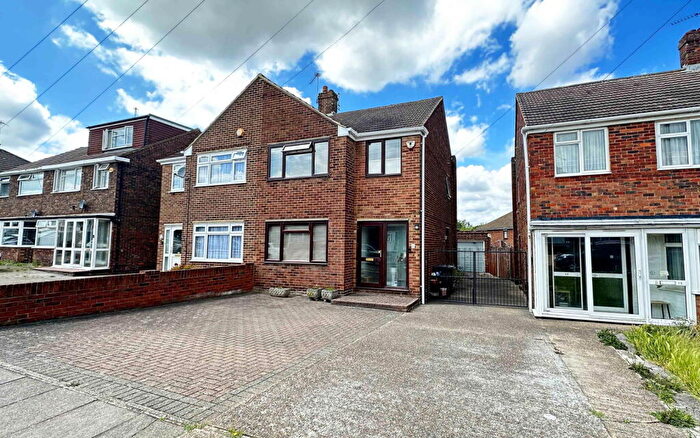 3 Bedroom Semi-Detached House For Sale In Patterdale Road, Dartford, DA2