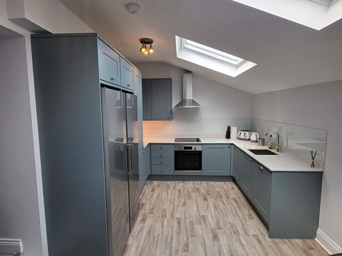 3 Bedroom Flat To Rent In Gordon Road, Ealing, W13