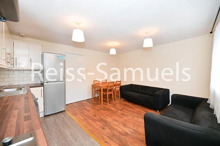5 Bedroom Town House To Rent In Cyclops Mews, Canary Wharf, London, E14