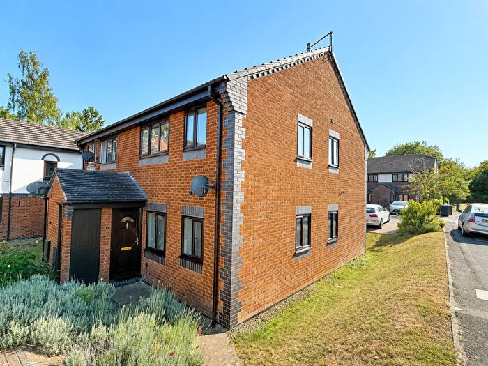 1 Bedroom Maisonette For Sale In Chepstow Close, Stratford-upon-Avon, CV37