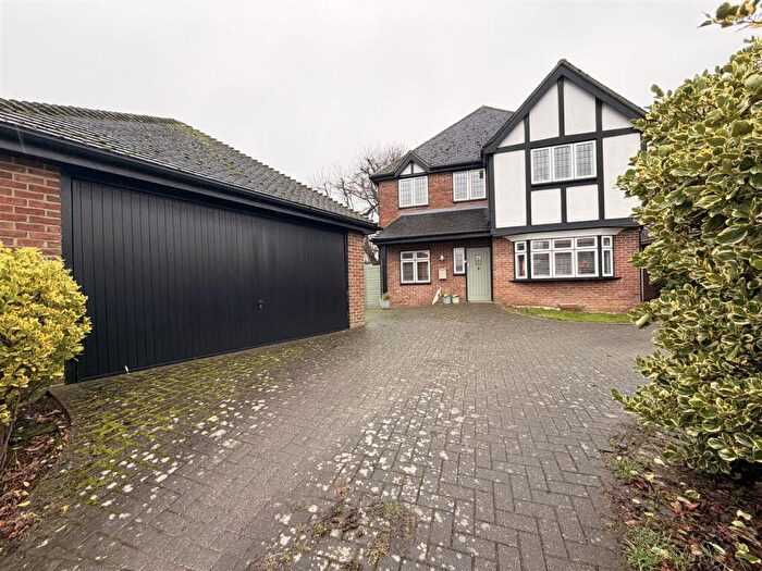 4 Bedroom Detached House For Sale In Highlands Boulevard, Leigh-On-Sea, SS9