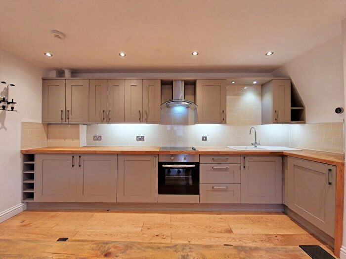 1 Bedroom Flat To Rent In Holbeche House, South Bar Street, Banbury, Oxon, OX16