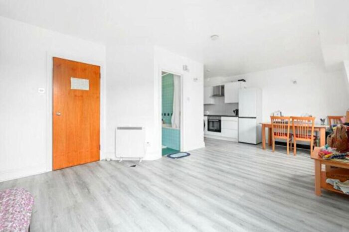 Studio To Rent In Hanover Place, Bow, London, E3