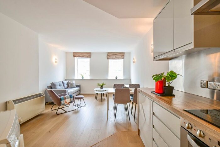 2 Bedroom Flat To Rent In South Parade, Leeds, LS1