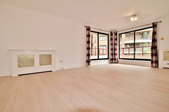 2 Bedroom Flat To Rent In Regent House, Windsor Way, Hammersmith, W14