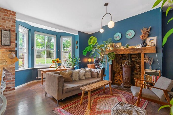 1 Bedroom Flat To Rent In Thicket Road, London, SE20