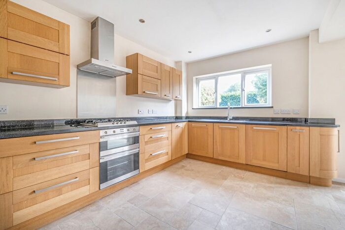 4 Bedroom Detached House For Sale In Amberley Drive, Twyford, Reading, Berkshire, RG10