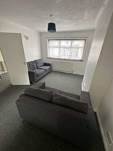 Semi Detached House To Rent In London, SE2