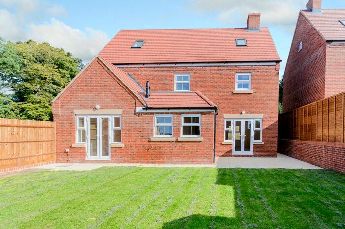 5 Bedroom Detached House To Rent In Shearwater Road, Apsley, Hemel Hempstead, Hertfordshire, HP3