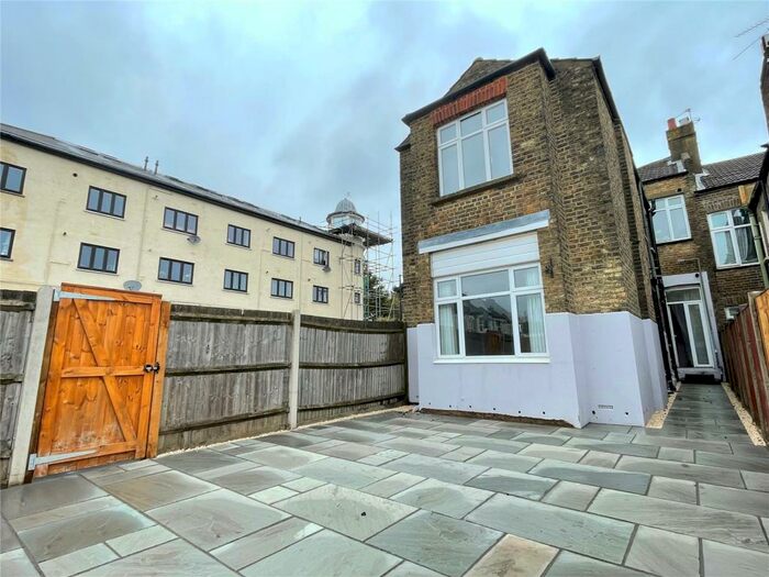 2 Bedroom Apartment To Rent In Portland Road, South Norwood, London, SE25