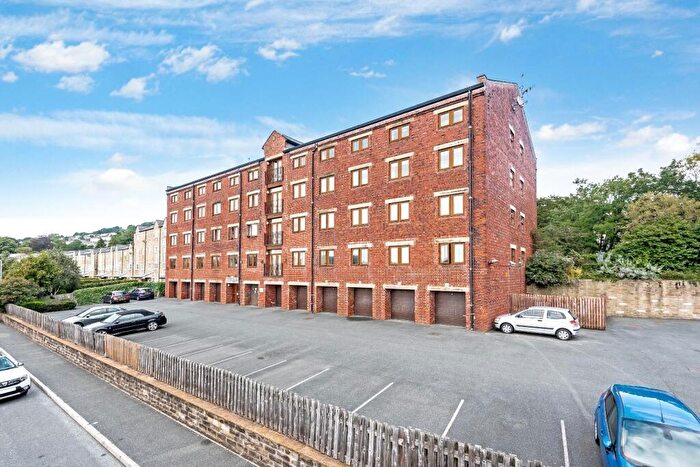 1 Bedroom Flat To Rent In Canal Road, Riddlesden, Keighley, West Yorkshire, BD20