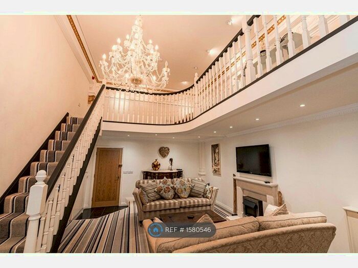 2 Bedroom Flat To Rent In Burlington Mansions, Bournemouth, BH5