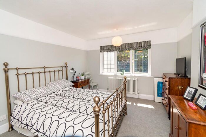 4 Bedroom Detached House For Sale In Bassett, Southampton, SO16