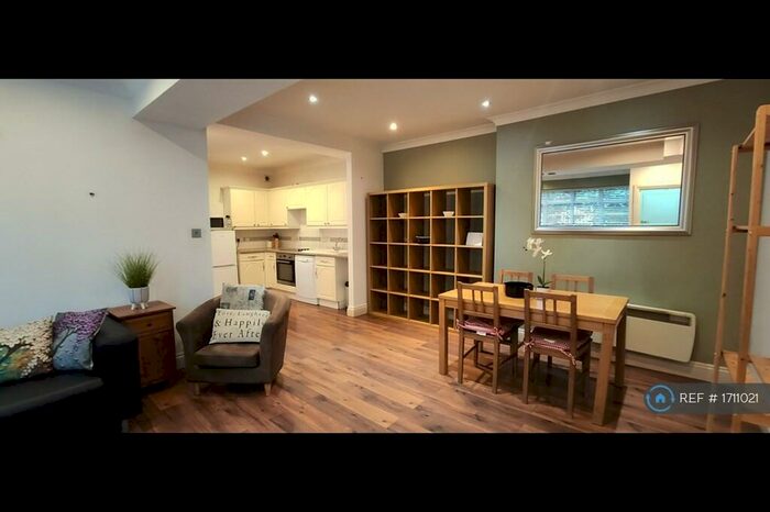 1 Bedroom Flat To Rent In Timbrell Place, London, SE16