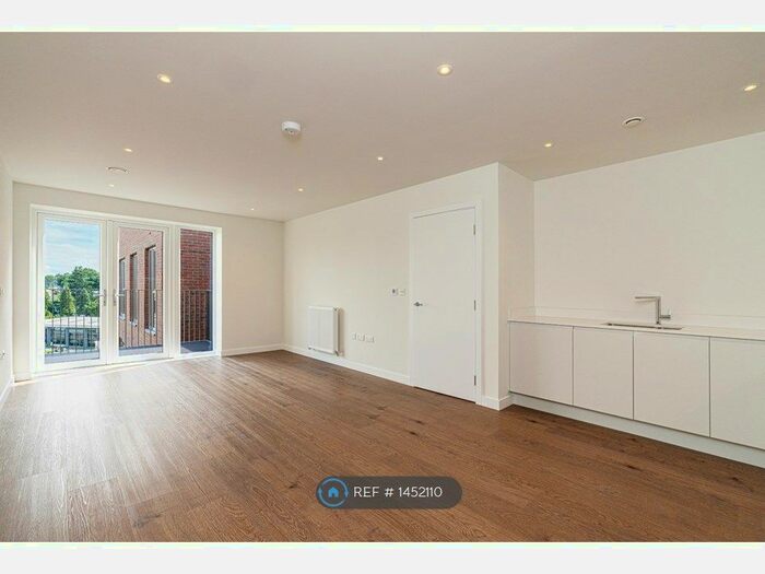 2 Bedroom Flat To Rent In Frogmore Avenue, Watford, WD17