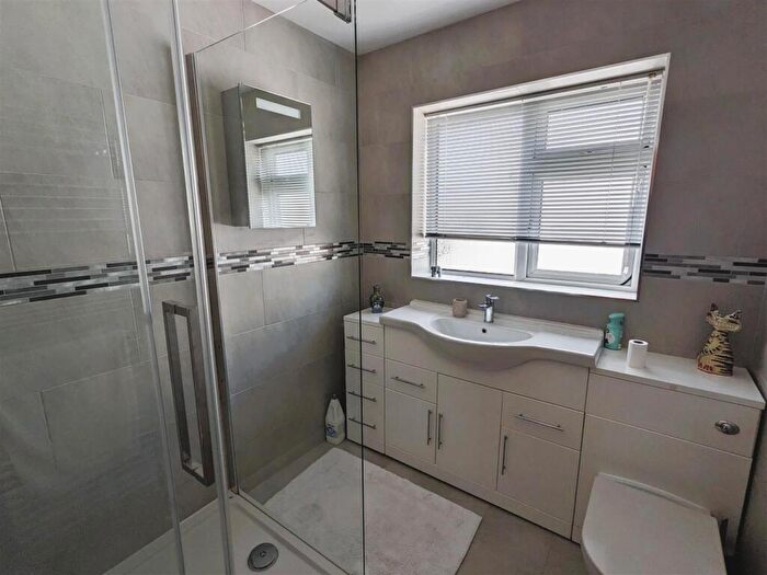 1 Bedroom Flat To Rent In Overlea Avenue, Deganwy, Conwy, LL31