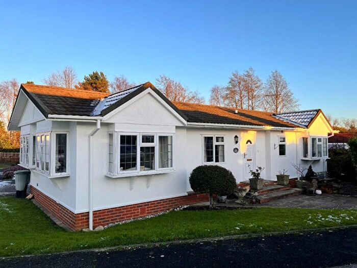 2 Bedroom Park Home For Sale In Thirteenth Avenue, Holly Lodge, Tadworth, Surrey, KT20