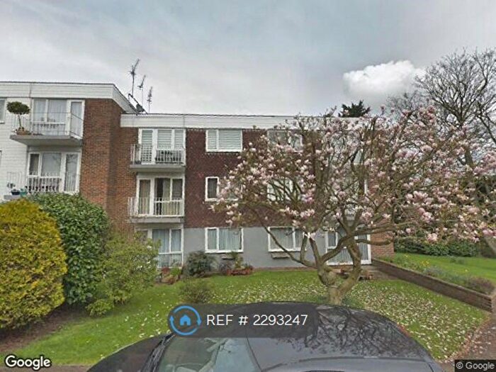 2 Bedroom Flat To Rent In Greenhill, Buckhurst Hill, IG9