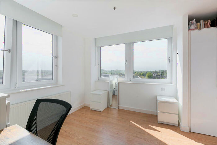 2 Bedroom Flat To Rent In Cherrydown East, SS16