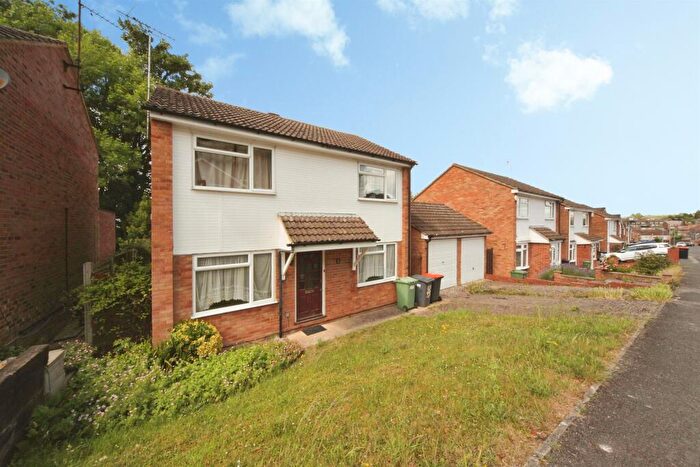 4 Bedroom Detached House For Sale In West Hill, Dunstable, LU6