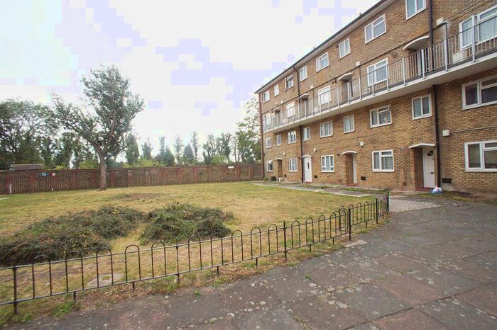 3 Bedroom Flat To Rent In Barrowfield Close, London, N9